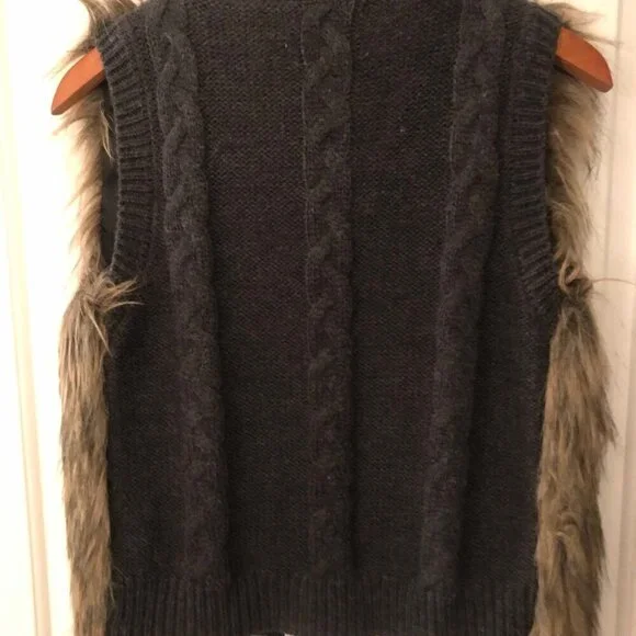 Women's MISS ME Faux Fur Beaded Vest Size Small - Picture 10 of 12
